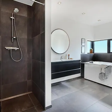 4 Bedroom Stunning In Hébergement de vacances Haderslev