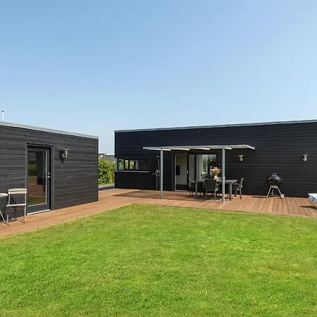 4 Bedroom Stunning In Hébergement de vacances *
